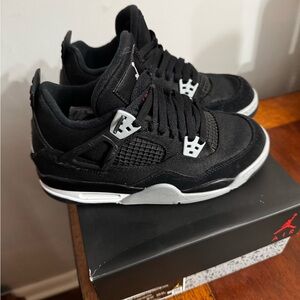 Jordan Air 4 Retro SE in Black and Gray